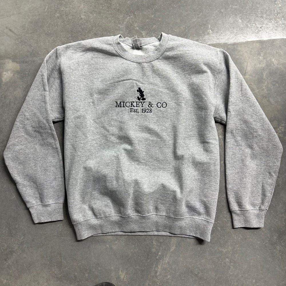 Disney Mickey & Co Est 1928‎ Gray Embroidered Crewneck Sweatshirt Mens Medium